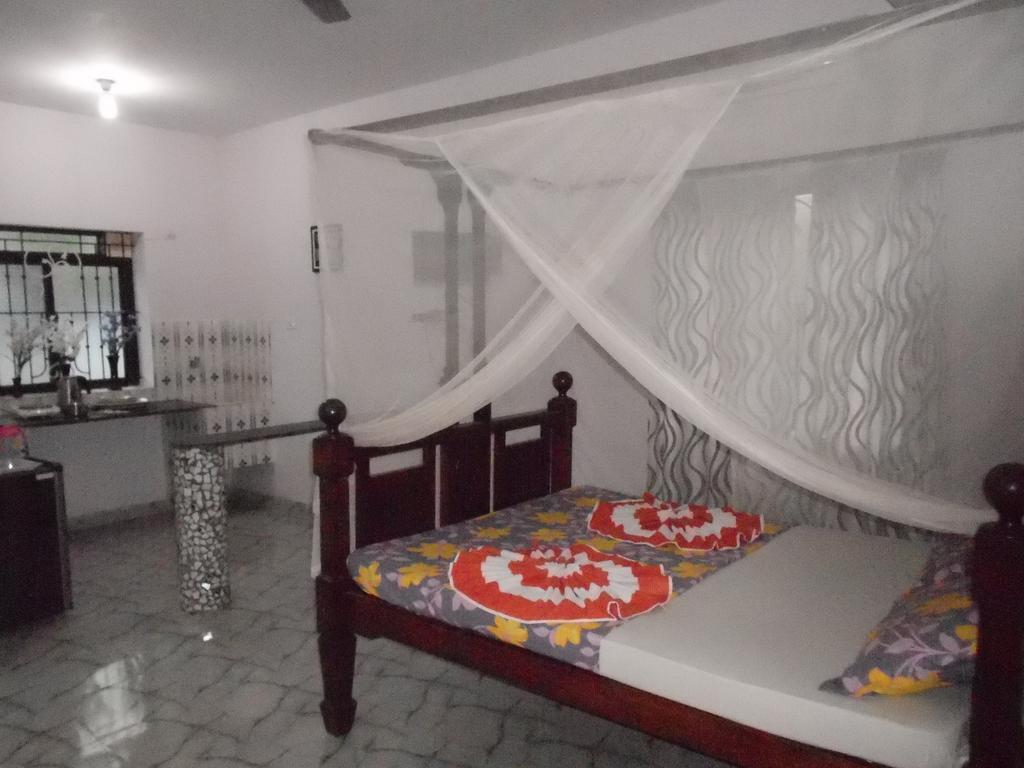 Casa Almeida Guest House Candolim Room photo